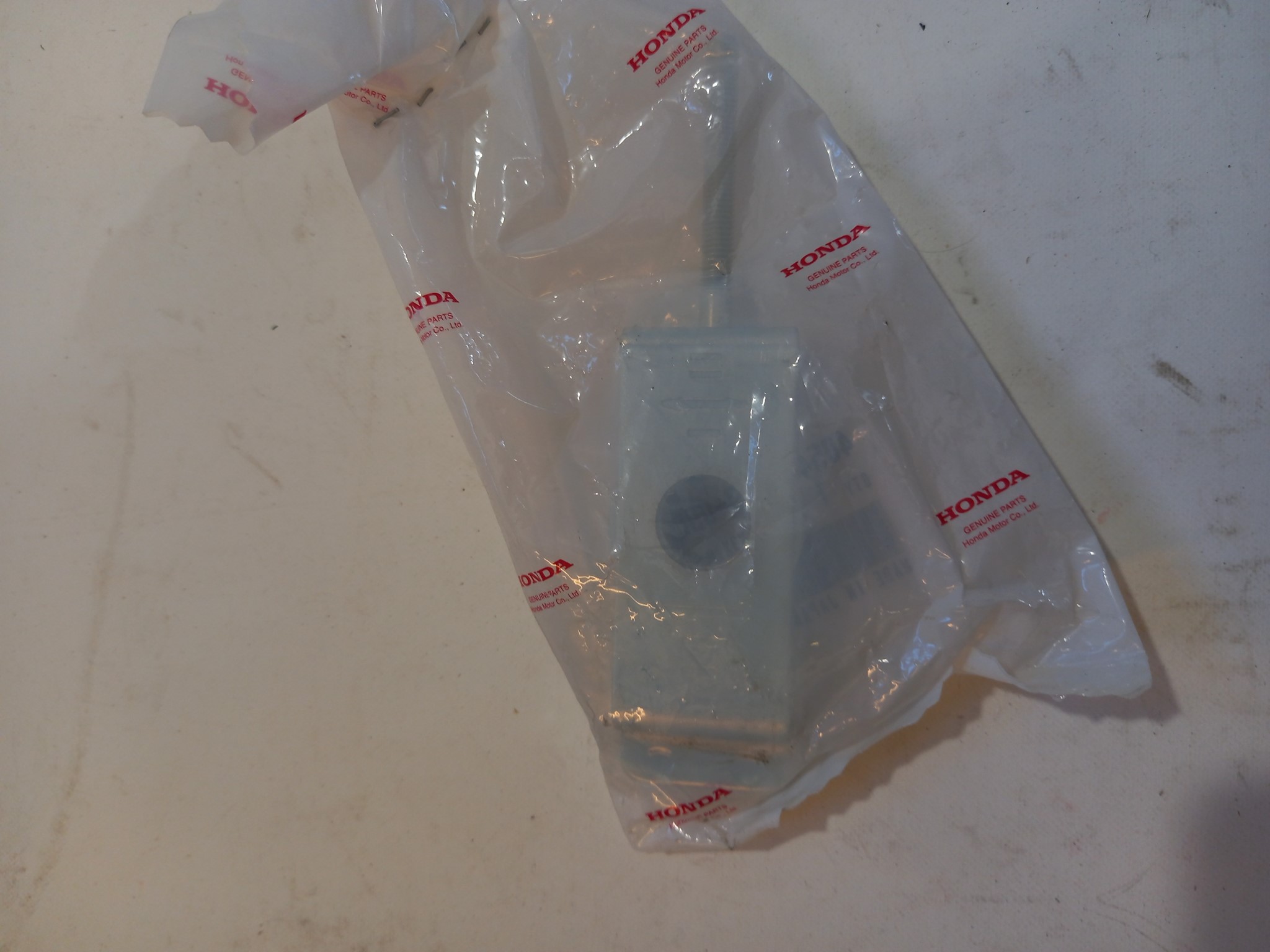 Picture of Honda  KETTENEINSTELLER  40543-KR3-000